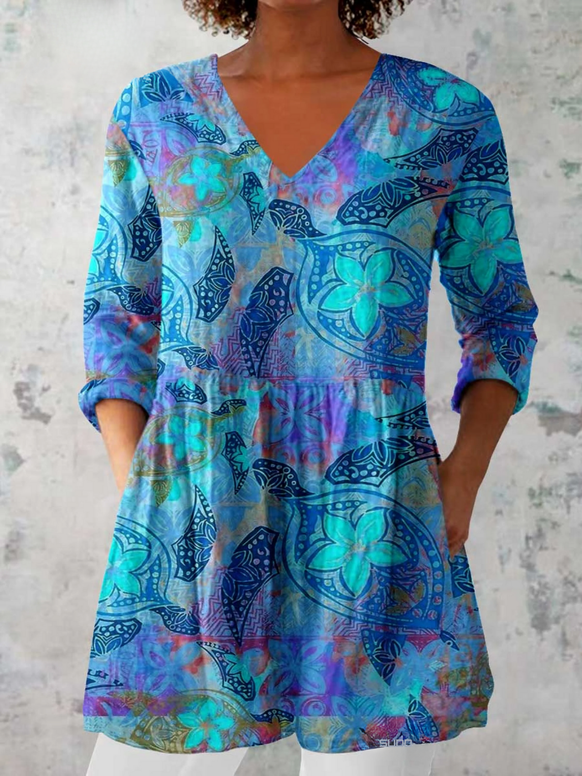 Lilia | Long Blouse with V-Neck